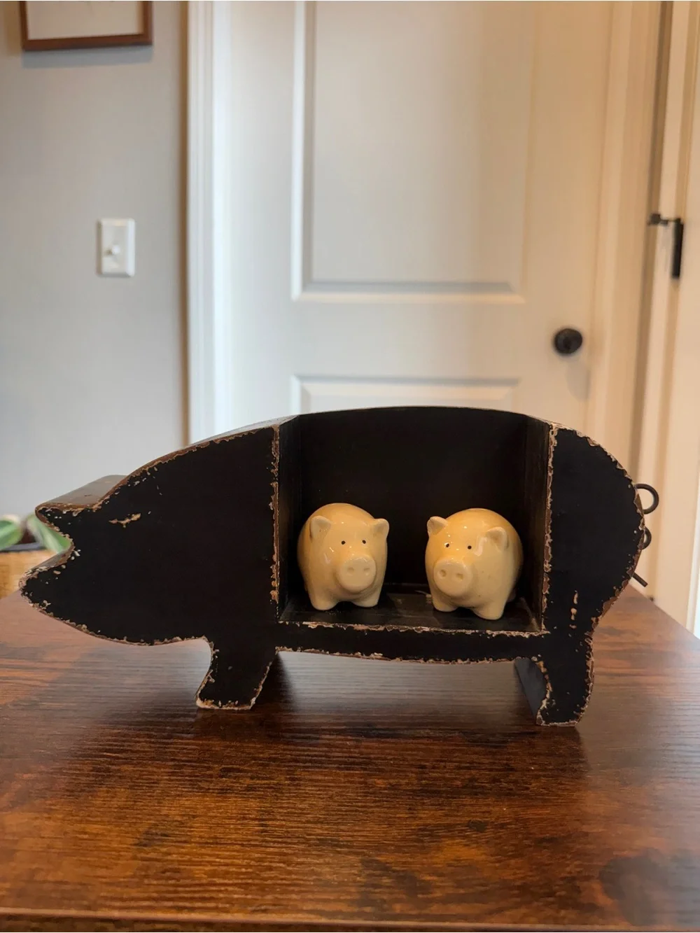 Rustic Pig Shelf with Cream Ceramic Pig Salt & Pepper Set